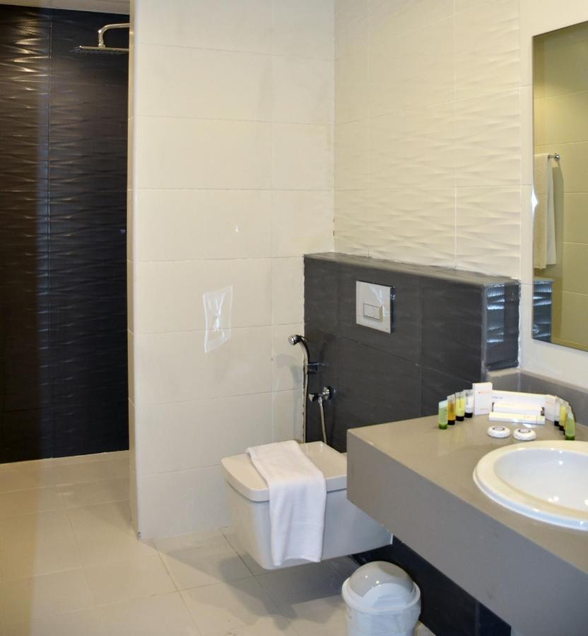 The Lodge Suites Manama Exterior foto