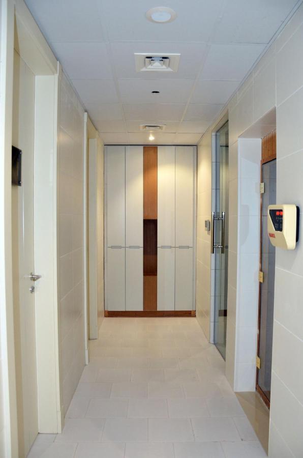 The Lodge Suites Manama Exterior foto