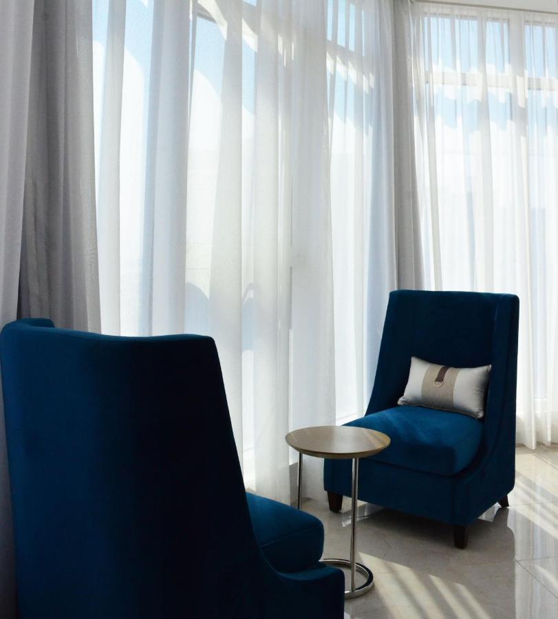 The Lodge Suites Manama Exterior foto