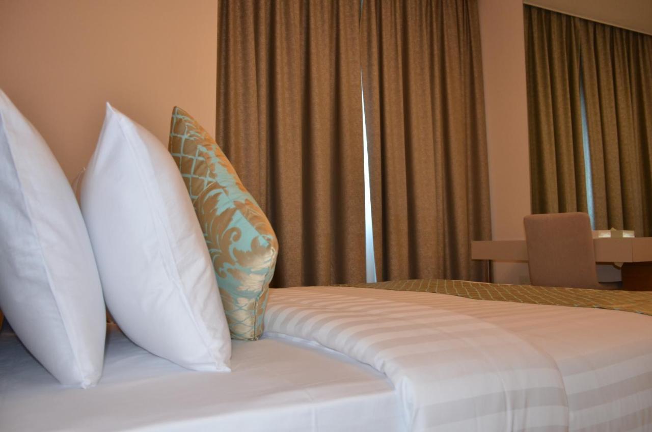 The Lodge Suites Manama Exterior foto